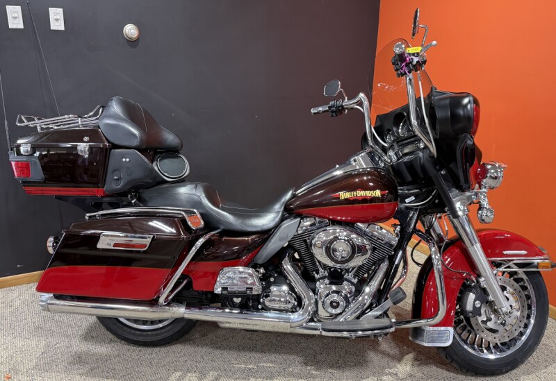 2010 Harley-Davidson® Electra Glide® Ultra Limited MERLOT/CHERRY