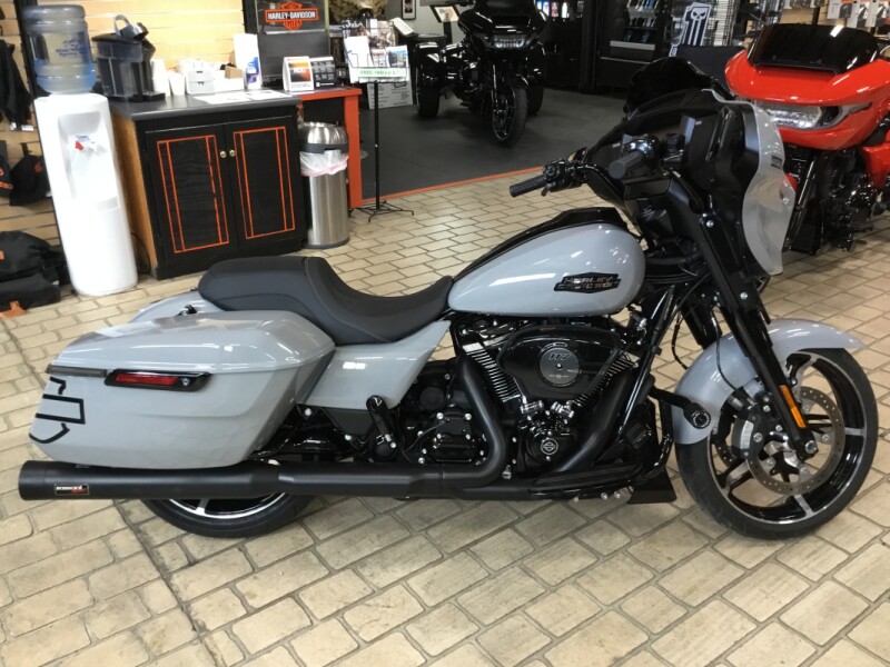 2024 Harley-Davidson® Street Glide® Billiard Gray - Black Finish