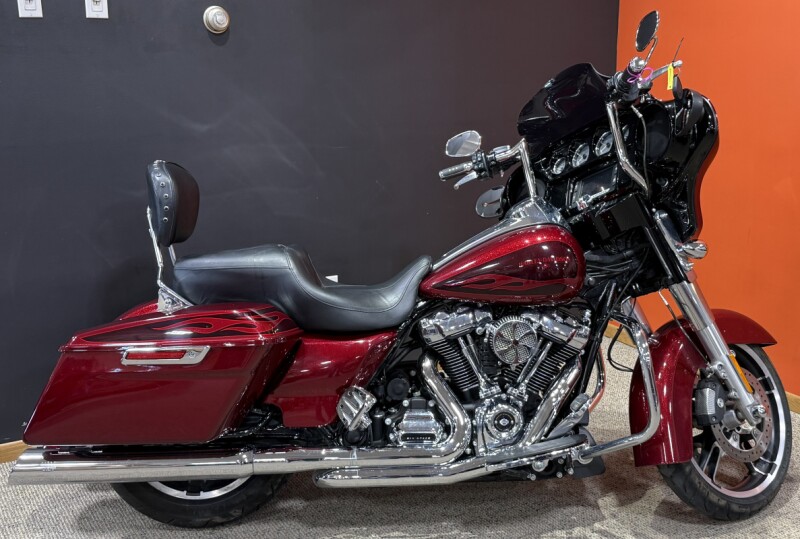 2017 Harley-Davidson® Street Glide® Special Velocity Red Sunglo