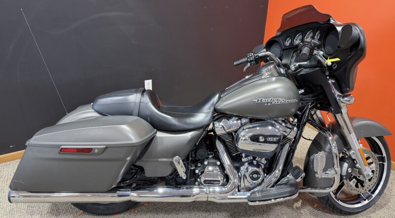 2018 Harley-Davidson® Street Glide® INDSTRL GRY DNM