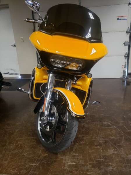 2022 Harley-Davidson® CVO™ Road Glide® Limited Hightail Yellow Pearl
