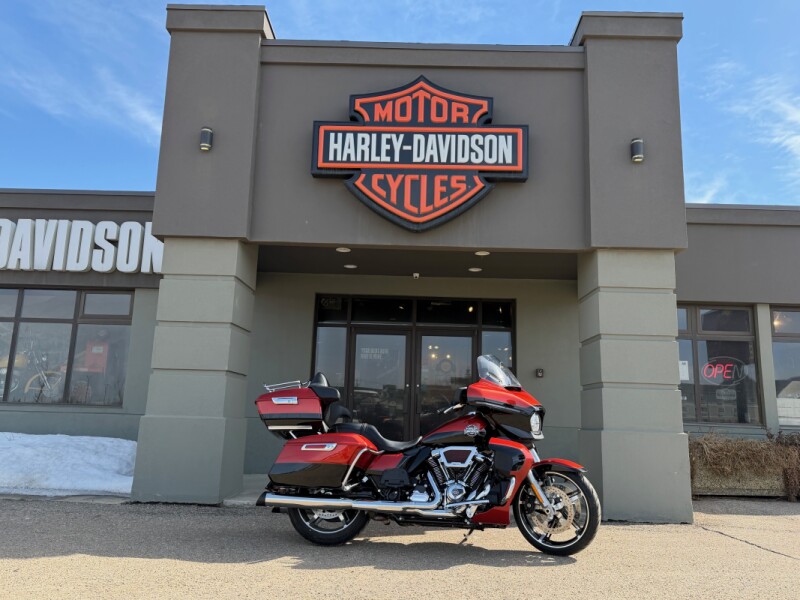 2025 Harley-Davidson® Street Glide™ Ultra Whiskey Fire / Vivid Black