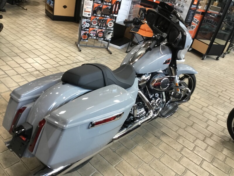 2024 Harley-Davidson® Street Glide® Billiard Gray