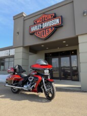 2025 Harley-Davidson® Street Glide™ Ultra Whiskey Fire / Vivid Black thumb 3