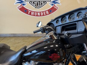 2019 Harley-Davidson® Electra Glide® Standard Vivid Black thumb 3