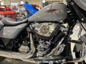 2026 Harley-Davidson® Street Glide® FLHX thumb 2