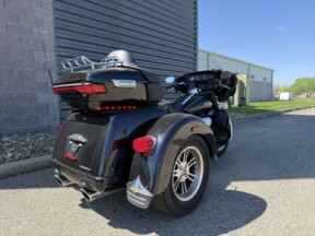 2021 Harley-Davidson® Tri Glide® Ultra FLHTCUTG  thumb 2
