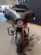 2018 Harley-Davidson® Street Glide® INDSTRL GRY DNM thumb 2
