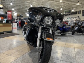 2014 Harley-Davidson® Electra Glide® Ultra Limited FLHTK  thumb 2