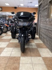 2026 Harley-Davidson® Road Glide 3 Vivid Black thumb 3
