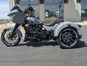 2026 Harley-Davidson® Road Glide 3  thumb 3