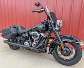 2025 Harley-Davidson® Heritage Classic Vivid Black w/Denim Bags thumb 3