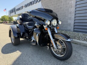 2021 Harley-Davidson® Tri Glide® Ultra FLHTCUTG  thumb 1