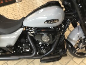 2024 Harley-Davidson® Street Glide® Billiard Gray - Black Finish thumb 3