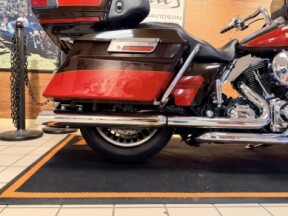 2010 Harley-Davidson® FLHTCU Electra Glide® Ultra Classic® thumb 1