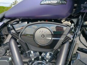 2025 Harley-Davidson® Road Glide™ FLTRX thumb 3