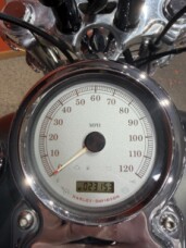 2011 Harley-Davidson® Fat Bob® 016 BLACK DENIM thumb 2