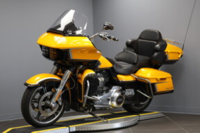 2022 Harley-Davidson® CVO™ Road Glide® Limited FLTRKSE thumb 1