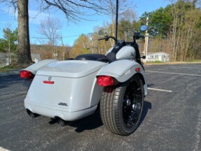 2025 Harley-Davidson® Freewheeler® FLRT thumb 2