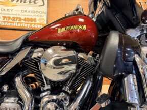 2010 Harley-Davidson® FLHTCU Electra Glide® Ultra Classic® thumb 2
