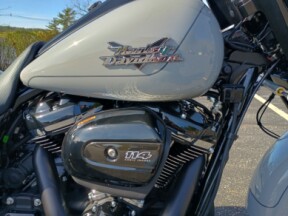 2025 Harley-Davidson® Freewheeler® FLRT thumb 3