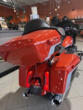FLHXSE 2024 CVO™ Street Glide® thumb 3