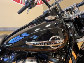 2020 Harley-Davidson® Heritage Classic 114 Vivid Black thumb 3