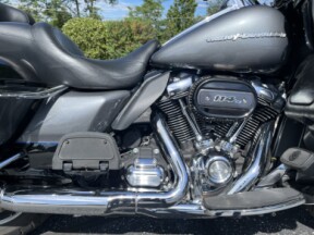2022 Harley-Davidson® Road Glide® Limited FLTRK thumb 3