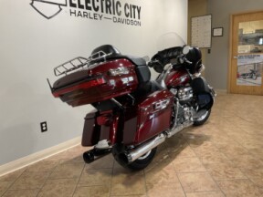 2017 Harley-Davidson® Electra Glide® Ultra Classic® T/T Mys Red Sunglo/Velocity Red Sunglo FLHTCU thumb 1