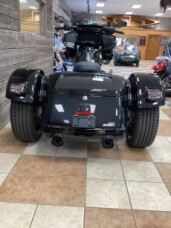 2026 Harley-Davidson® Road Glide 3 Vivid Black thumb 1