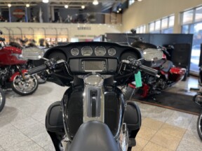 2018 Harley-Davidson® Tri Glide® Ultra FLHTCUTG thumb 0