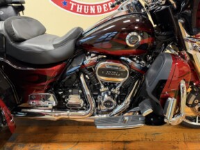 2022 Harley-Davidson® CVO™ Tri Glide® Dante’s Red Fade thumb 2