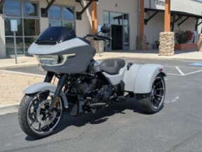 2026 Harley-Davidson® Road Glide 3  thumb 2