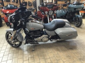 2024 Harley-Davidson® Street Glide® Billiard Gray thumb 2