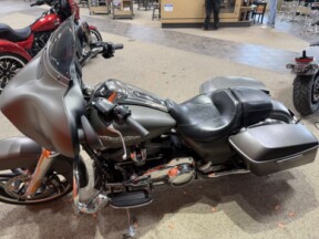 2018 Harley-Davidson® Street Glide® INDSTRL GRY DNM thumb 1