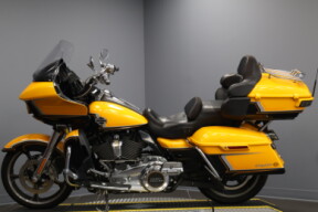 2022 Harley-Davidson® CVO™ Road Glide® Limited FLTRKSE thumb 0