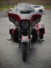2024 Harley-Davidson® Tri Glide® Ultra Red Rock / Vivid Black thumb 2