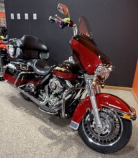 2010 Harley-Davidson® Electra Glide® Ultra Limited MERLOT/CHERRY thumb 3