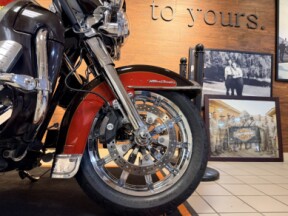 2010 Harley-Davidson® FLHTCU Electra Glide® Ultra Classic® thumb 3