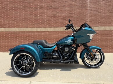 2026 Harley-Davidson® Road Glide 3 Teal Thunder / Vivid Black Black Trim