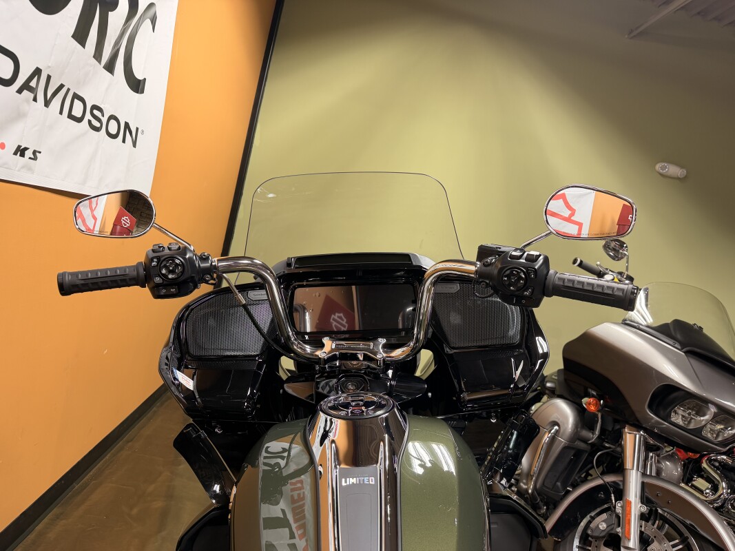 FLTRXL 2026 Road Glide Limited, photo 8