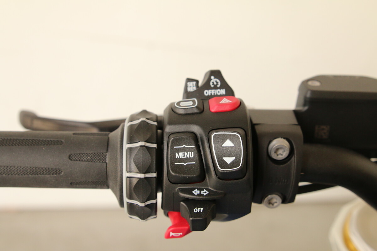 On Sale 2026 BMW R 1300 R, photo 27