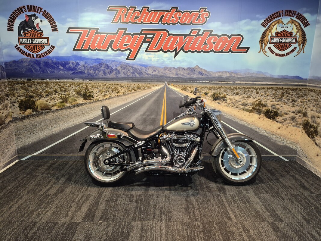 2023 Harley-Davidson® Fat Boy™ 114 Gray Haze/Silver Fortune