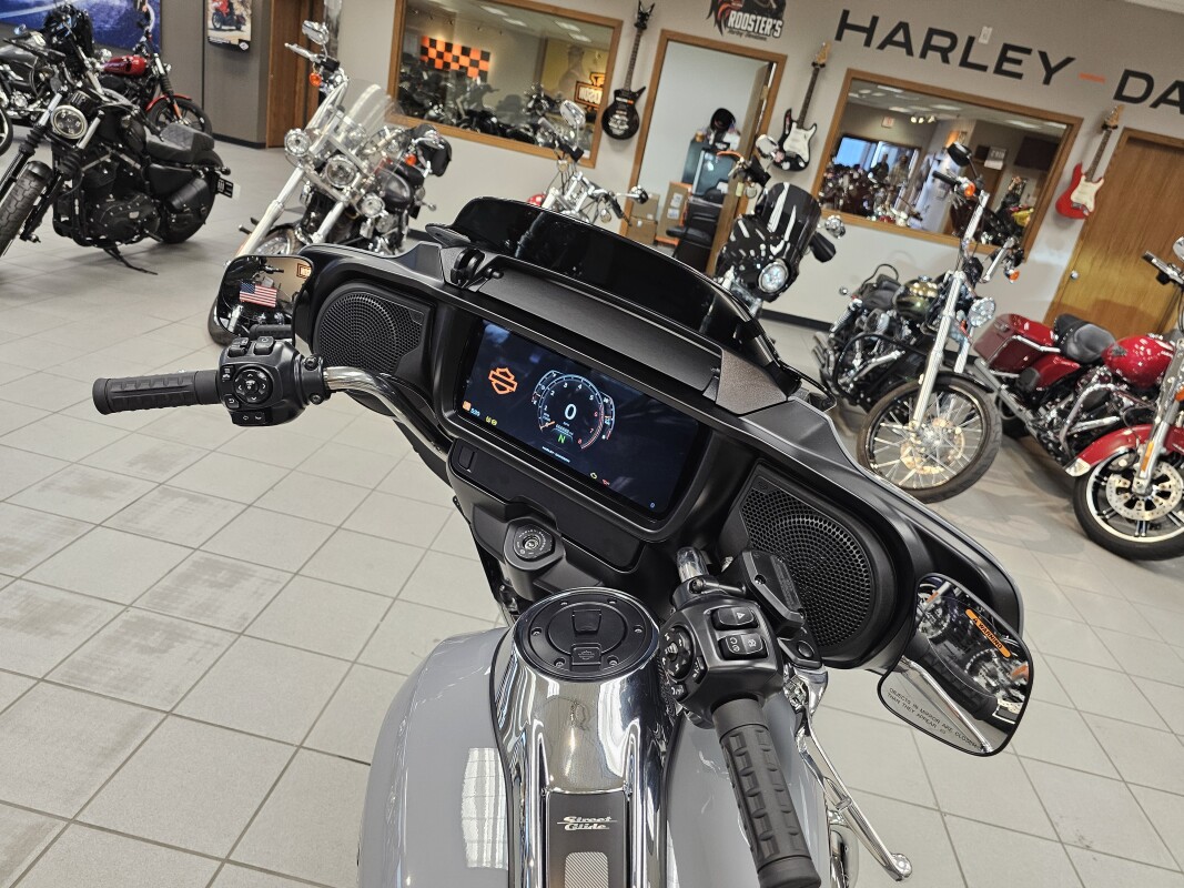 FLHX 2026 Street Glide®, photo 23