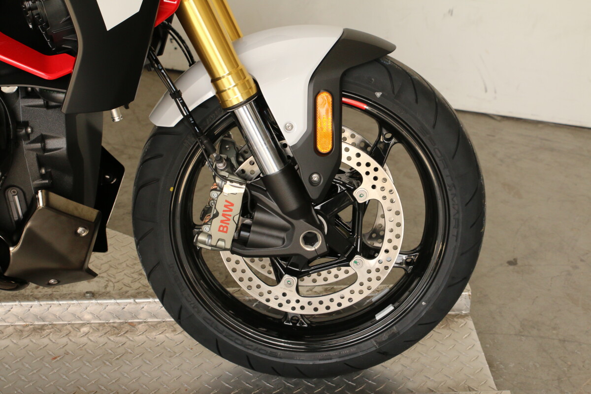 On Sale 2026 BMW R 1300 R, photo 16