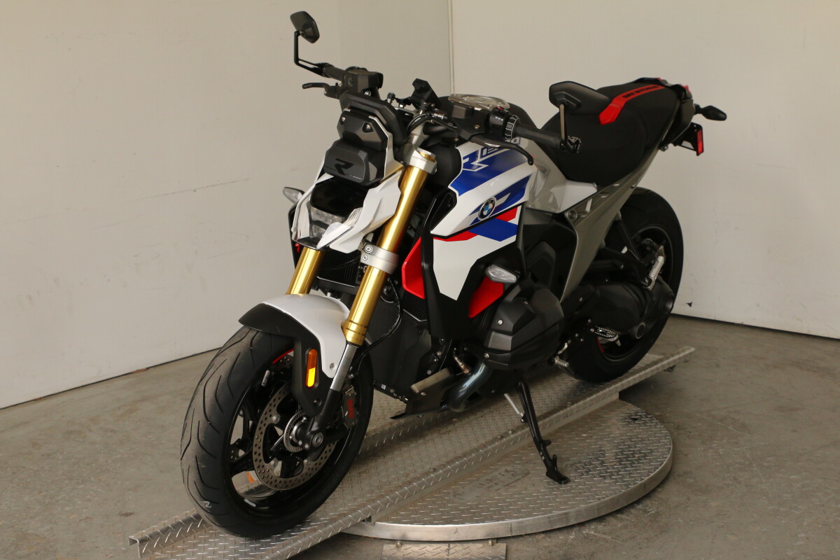 On Sale 2026 BMW R 1300 R, photo 9