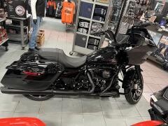 2026 Harley-Davidson® Road Glide® Vivid Black Black Trim