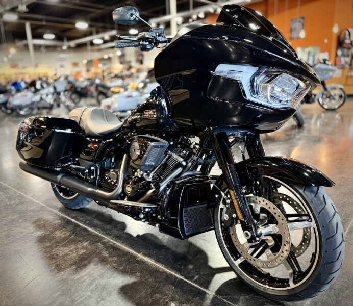 2026 Harley-Davidson® Road Glide® Vivid Black Black Trim