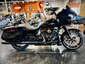 2026 Harley-Davidson® Road Glide® Vivid Black Black Trim thumb 3