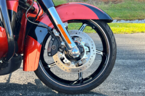 2017 Harley-Davidson® CVO™ Street Glide® FLHXSE thumb 2